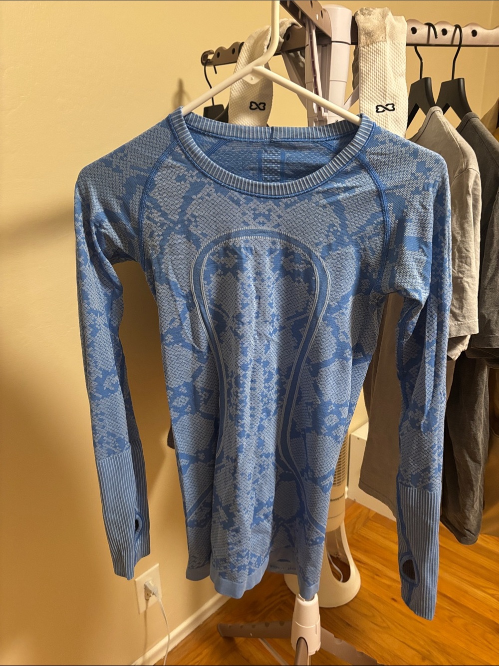 Lululemon swiftly size 4 blue